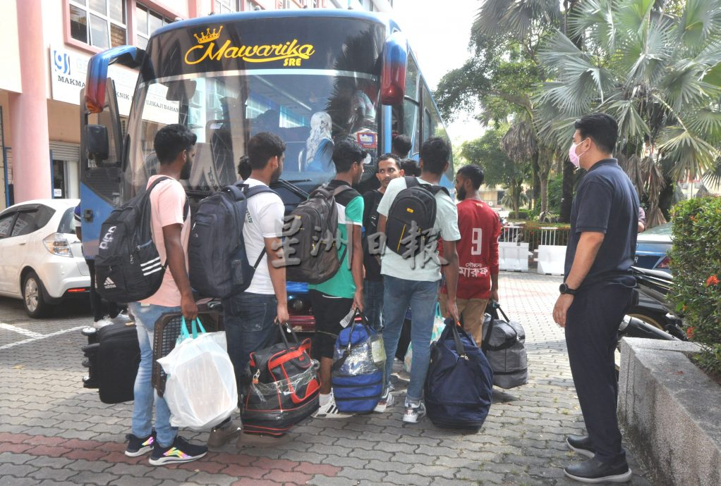 不满雇主引进后得不到工作安排,孟加拉外劳向驻马大使馆举报雇主