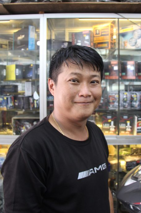 全国：4人吸一氧化碳车撞收费站事件，引擎散发的少量一氧化碳可以进入车内