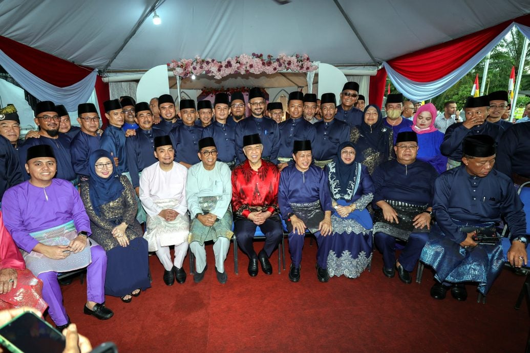 全国:副首相:内阁将讨论延长学校假期的必要性