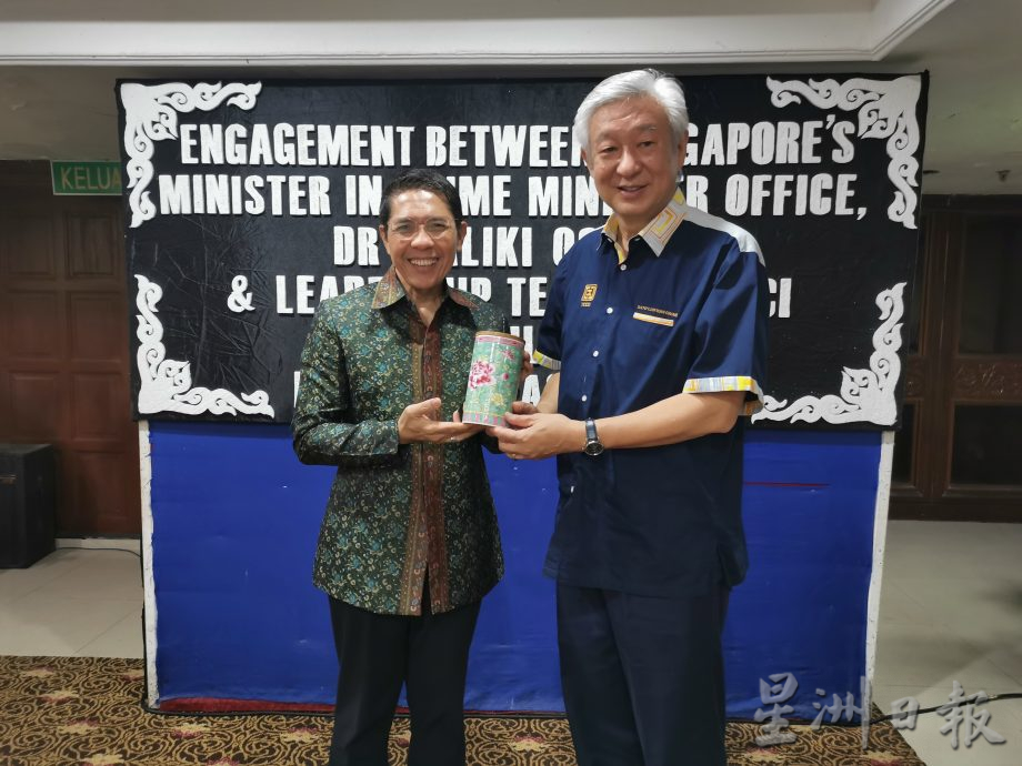 新加坡总理公署部长孟理齐与登嘉楼中华总商会进行交流,双方探讨新加坡与登嘉楼州在经济及旅游领域未来的发展及合作机会。