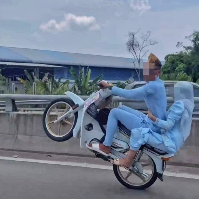 全国：早前骑着摩托车载着新婚妻子进行“后轮骑”的少年今日因危险骑行被提控，他在庭上面控时俯首认罪。