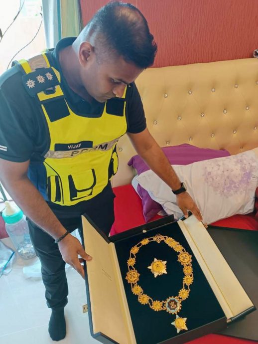 全国:逮捕两名假拿督斯里