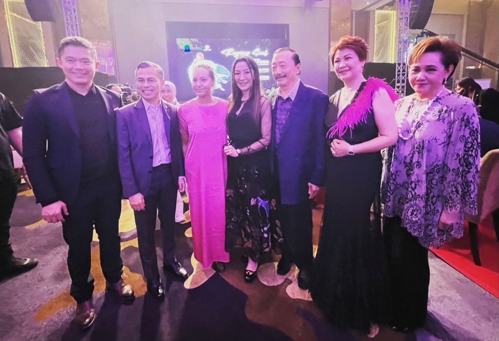 出席谭慧珍生日宴｜郑建国喊想拍杨紫琼自传 马逸腾邀加盟马中建交电影