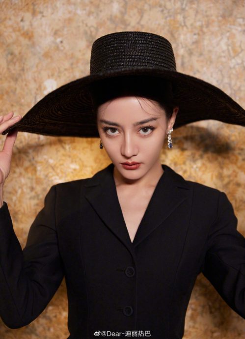 分不清热巴和娜扎  冯小刚遭炮轰