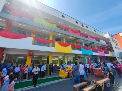 刘逸:感谢校友大力支持 宜力中华新教育楼开幕