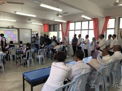 刘逸:感谢校友大力支持 宜力中华新教育楼开幕