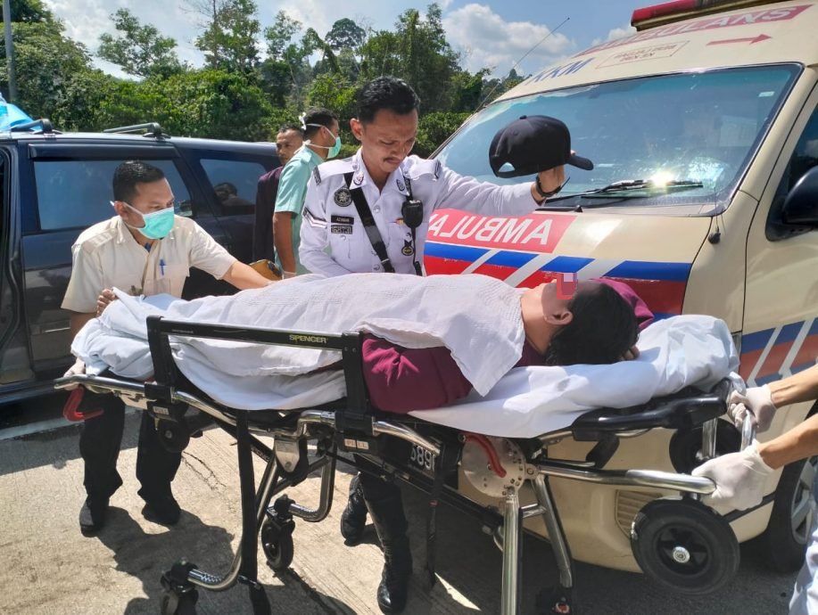 司机和3名乘客是因为吸入一氧化碳