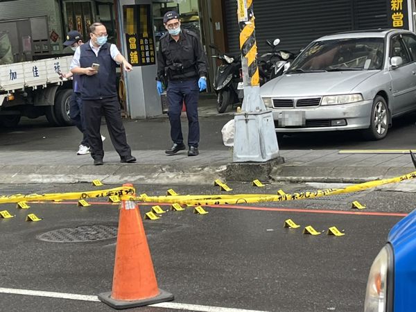 台少年持改造冲锋鎗 扫射当铺50鎗后自首