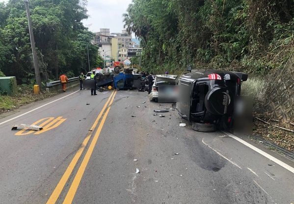 司机酒驾煞车失灵 货车逆行狂撞6车