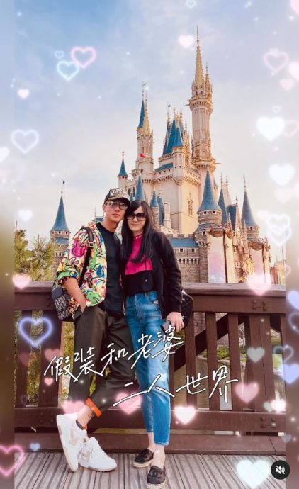 吴尊迪士尼深吻老婆 儿女掌镜被强喂狗粮