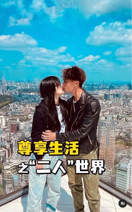 吴尊迪士尼深吻老婆 儿女掌镜被强喂狗粮