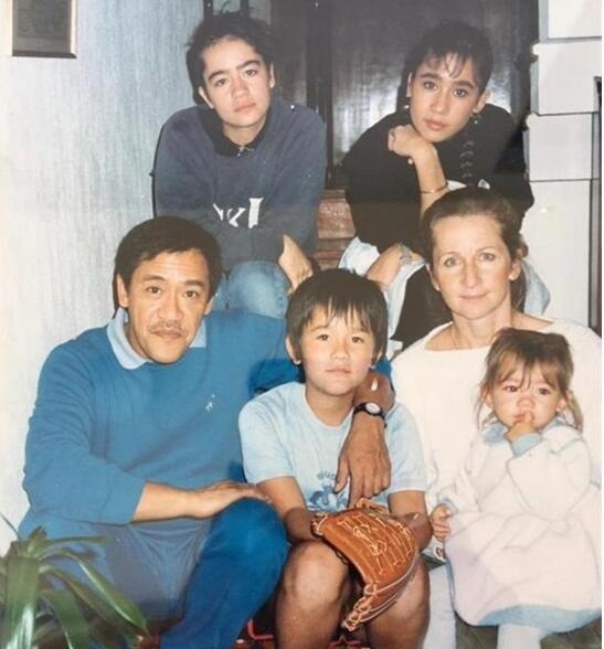 吴耀汉俩女儿曾涉毒被捕 独子吴嘉龙继承衣钵