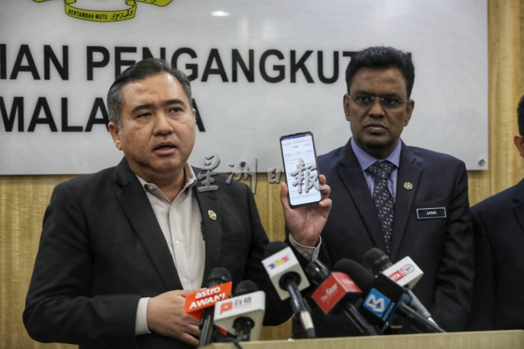 呛魏家祥3手机亚航App查马航机票  陆兆福：形同麦当劳买KFC  ​