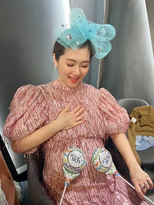 和家人出游甜晒孕肚 Selina认证都市传说