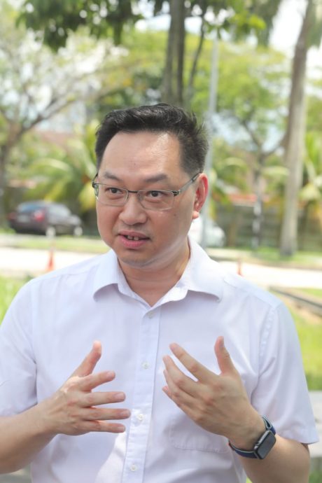 国:“车震事件”进展 :潘伟斯:拍摄视频者并非警员,警方将传召拍摄及上传视频2名人士