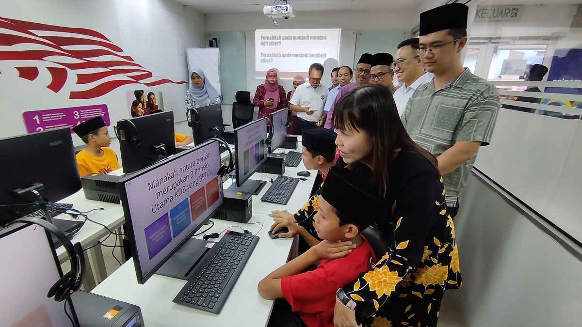 国:新闻:张念群:已要求MCMC调查“车震事件”拍摄视频者