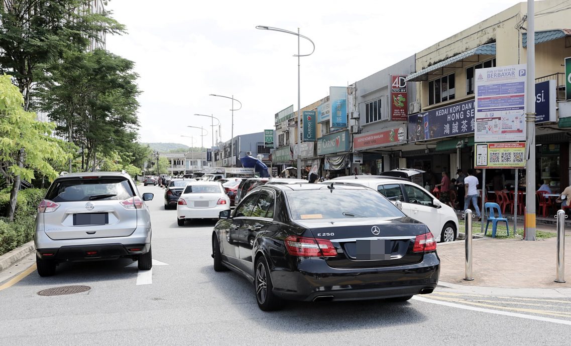大都会/封面主/灵市17区单向道双重泊车,交通阻塞