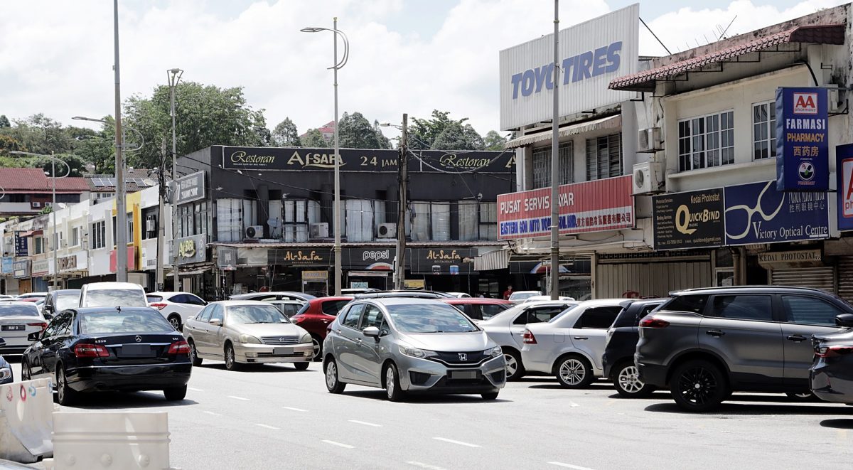 大都会/封面主/灵市17区单向道双重泊车,交通阻塞