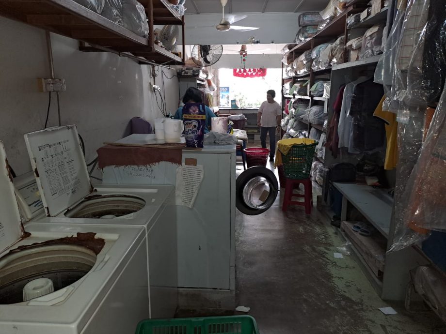 大都会/封面/烘干机 雨季受落 洗衣店生意飙升