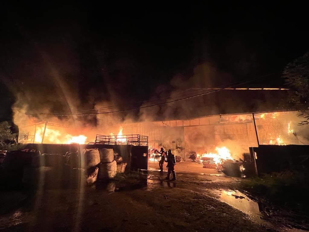 +大都会:火烧椰丝厂/3图