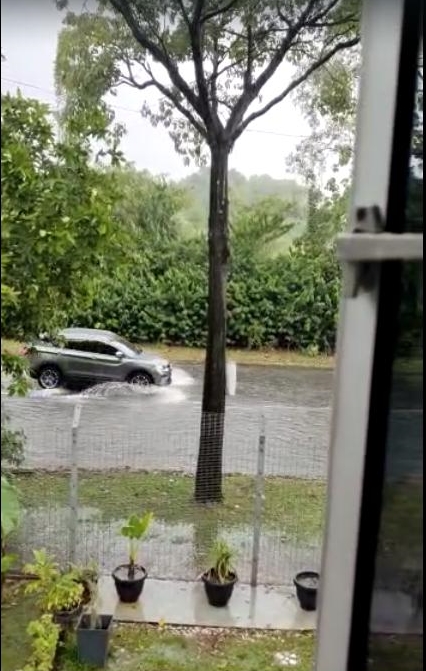 大都会/狂风暴雨夹带冰雹袭击巴生圣淘沙