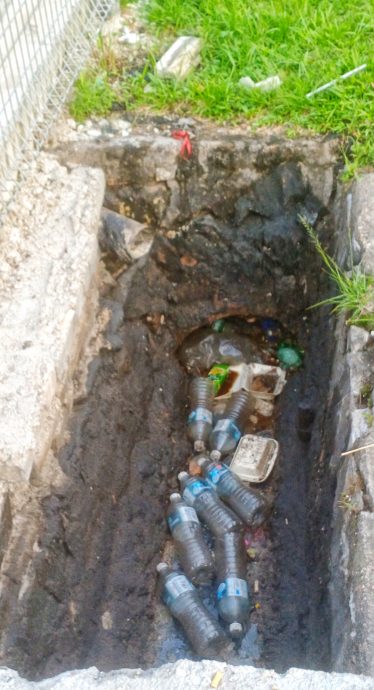 大都会/黄俊昱:沙登临时巴刹问题一框萝