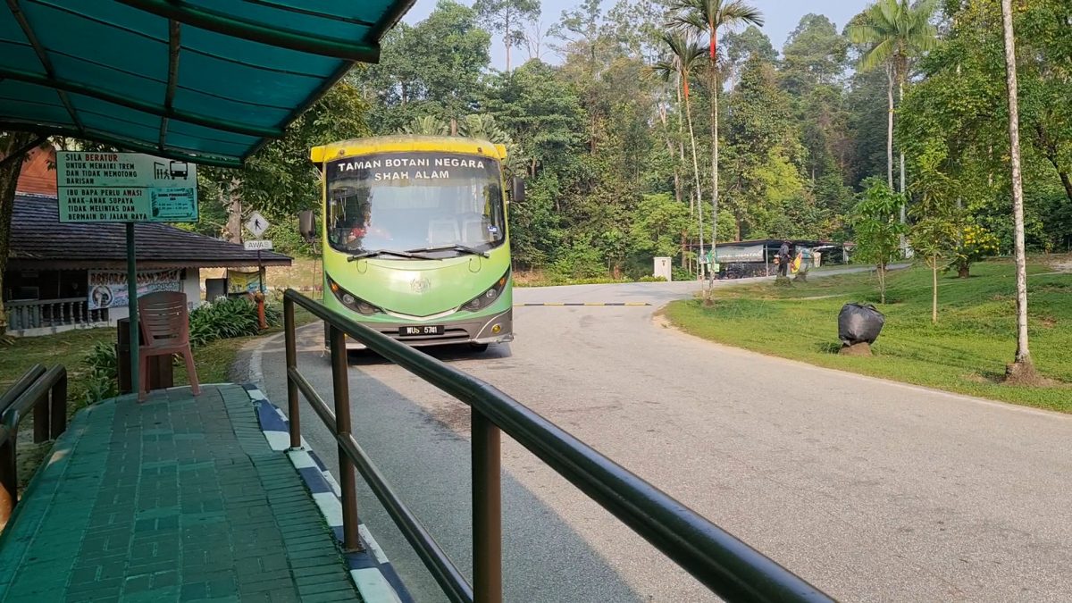 大都会/ME03头/-沙亚南国家植物园游客败兴而归