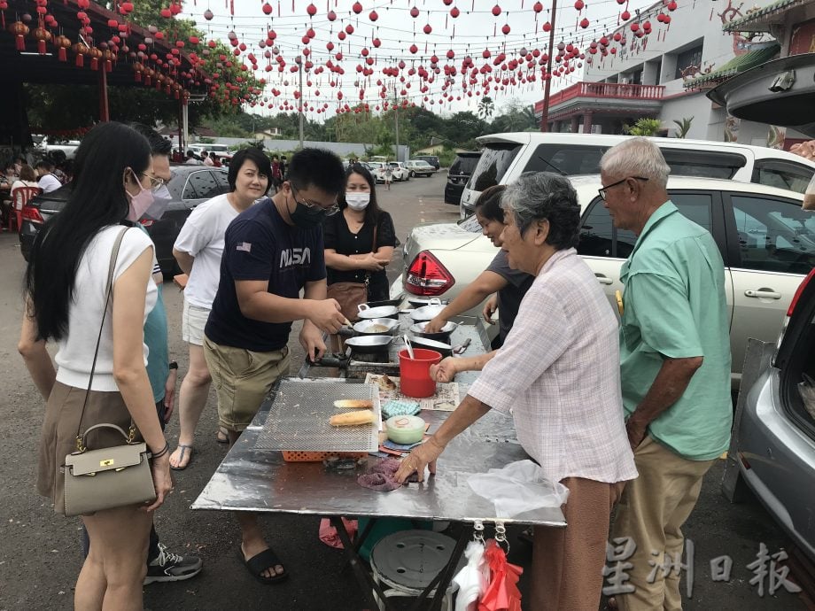 大霹雳封底主文／【人气美食】／延续了62年老味道 Apong椰香扑鼻薄脆