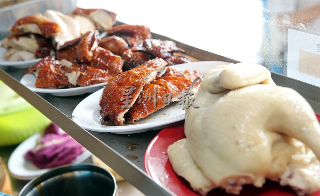 大霹雳封底主文：人气美食／怡旧街场卖早市 㭏仔金牌鸡饭“平靓正”
