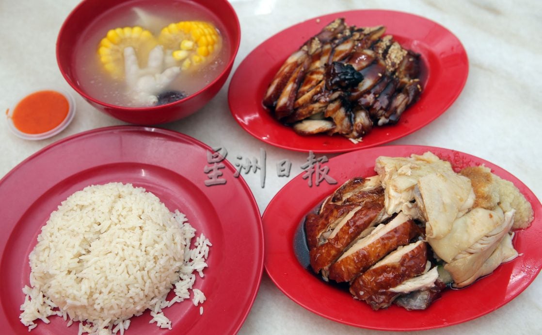 大霹雳封底主文：人气美食／怡旧街场卖早市 㭏仔金牌鸡饭“平靓正”