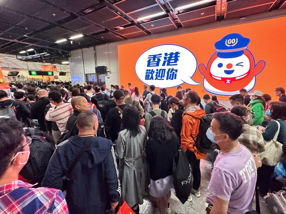 天下事 五一黄金周港料迎60万中旅客