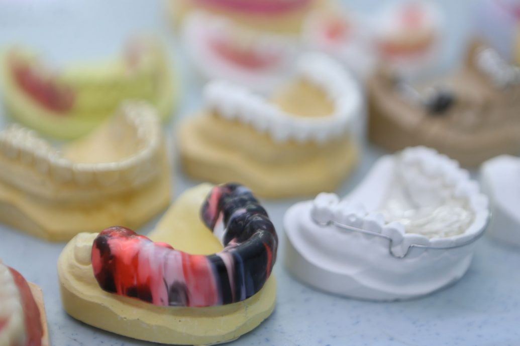 奇门罕馆 | 齿科技术协会 掌握最新牙技师技能