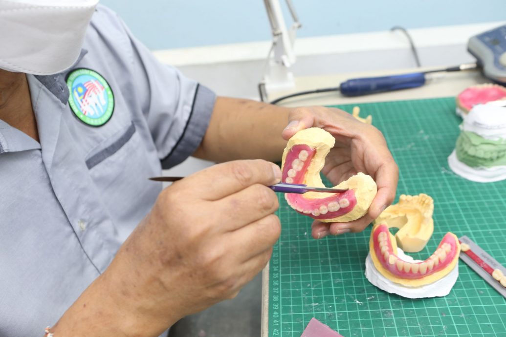 奇门罕馆 | 齿科技术协会 掌握最新牙技师技能