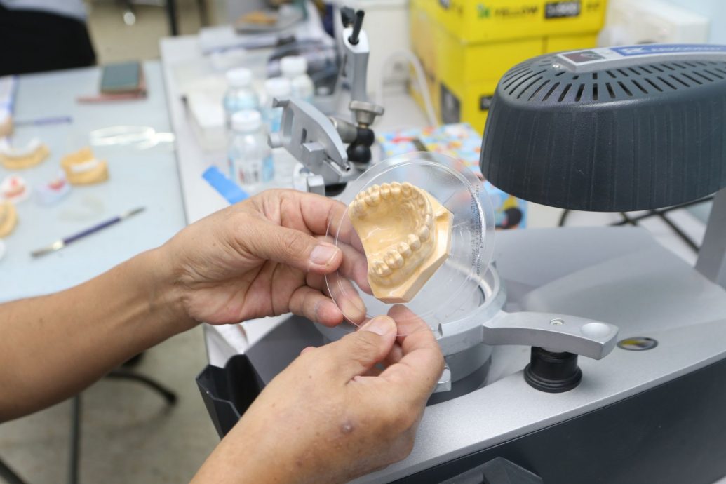 奇门罕馆 | 齿科技术协会 掌握最新牙技师技能