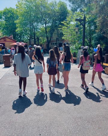 奥斯卡影后沦顾包小妹 累瘫坐路边没人认出