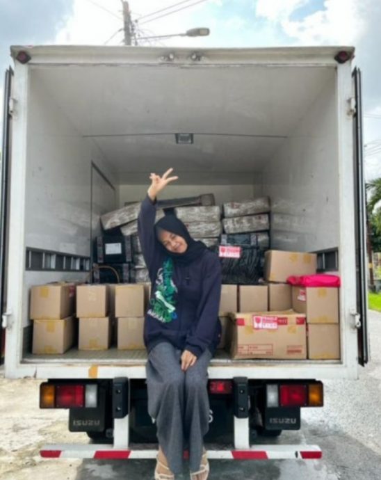 女大学生半工读创业 矢言“买得起马赛地才会换车”