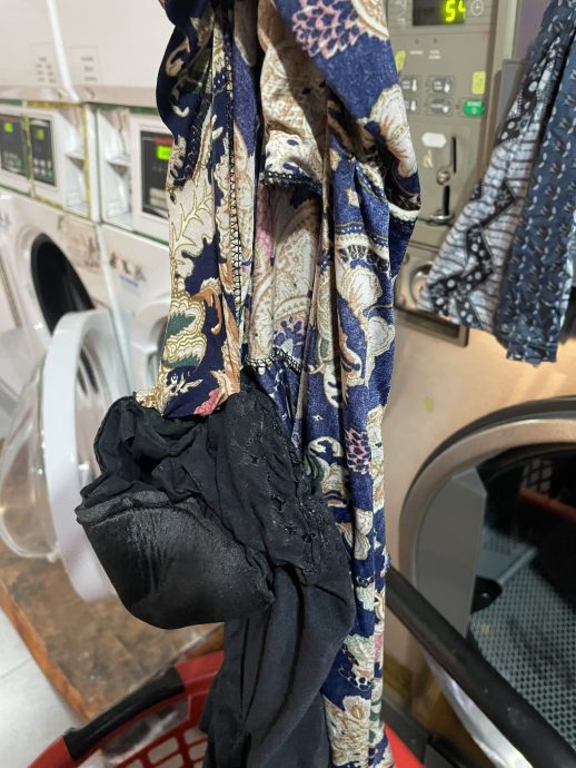 女子抱怨烘干机溶了内衣裤 网民反讥“第一次用?”