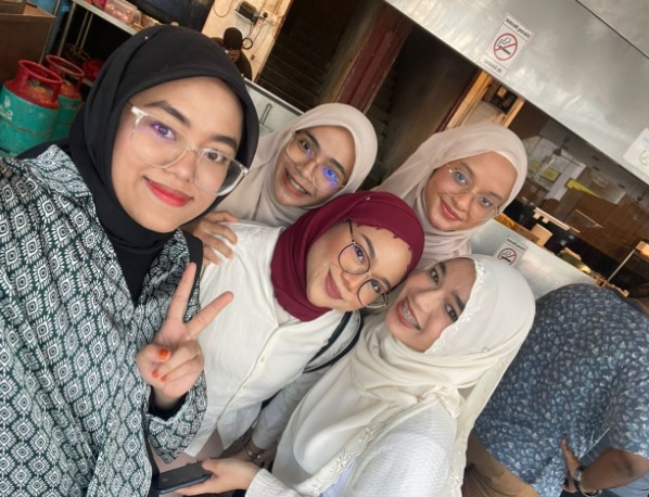 女子用餐后喜获横财! 获陌生男送RM250青包钱