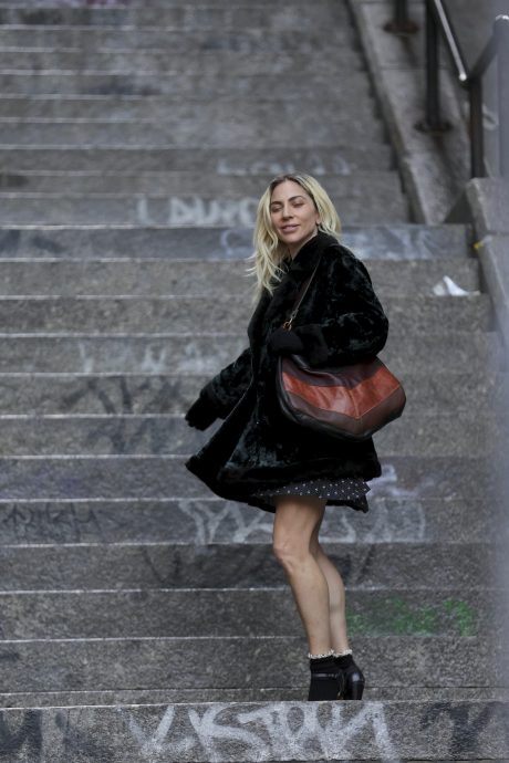 女神卡卡登“132阶”   纽约打卡热点拍《小丑2》