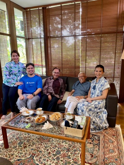 安华探访慕沙希淡 两人谈谈时事