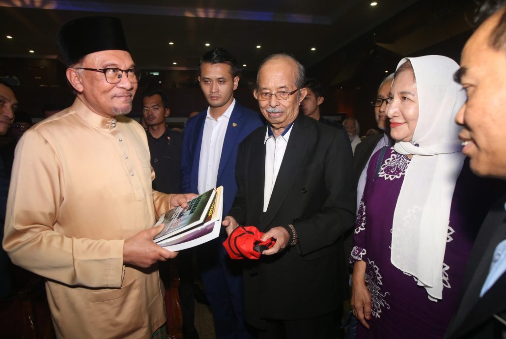 安华：西华无需告假  “他只是助查，非被控”