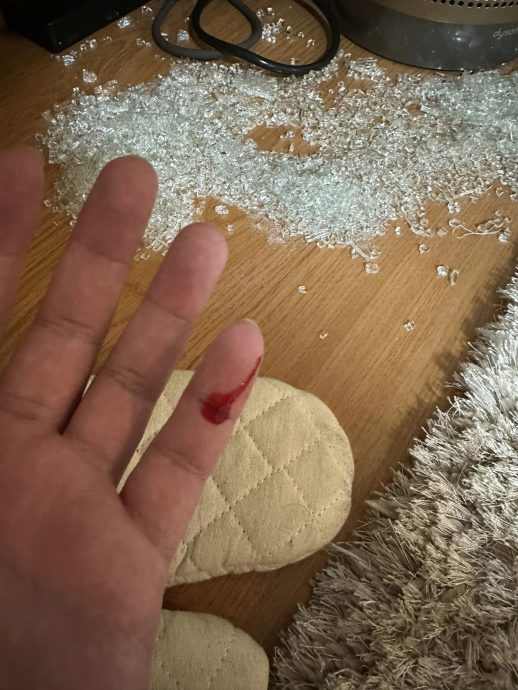 宜家玻璃柜用1年爆破 狮城男子手被割伤