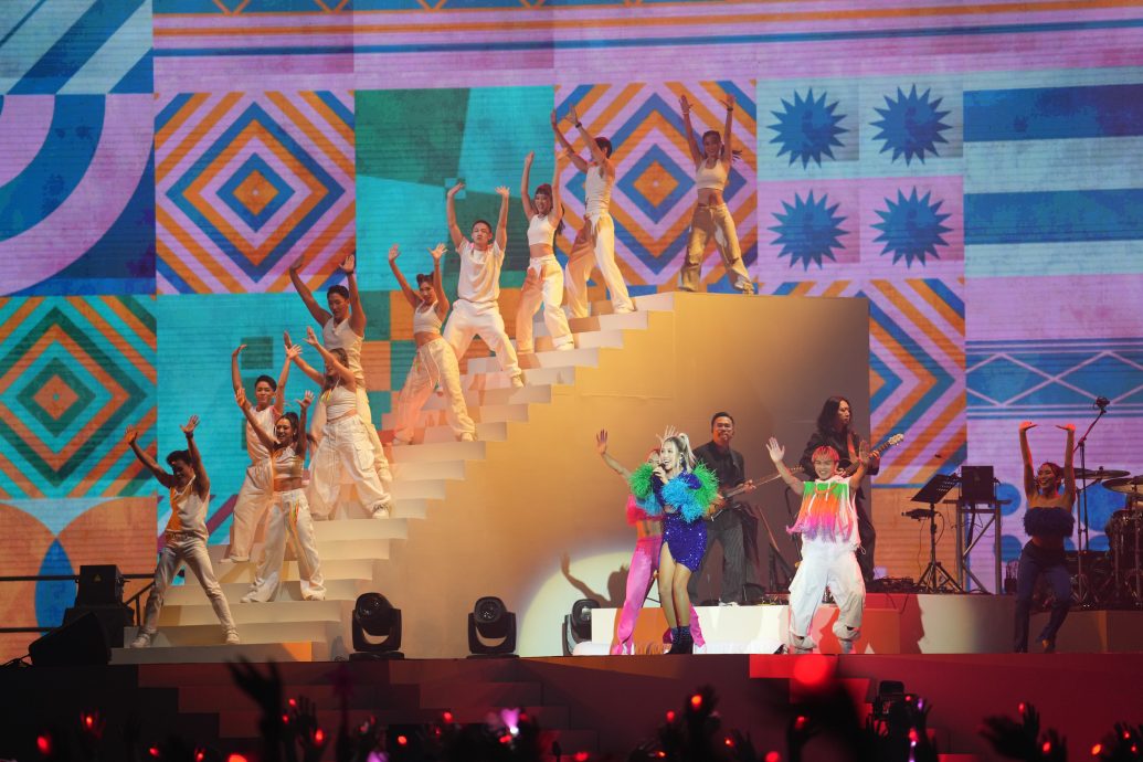 宠粉特开放让歌迷录影 A-Lin台上打嗝喊饿