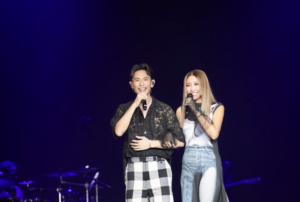 宠粉特开放让歌迷录影 A-Lin台上打嗝喊饿