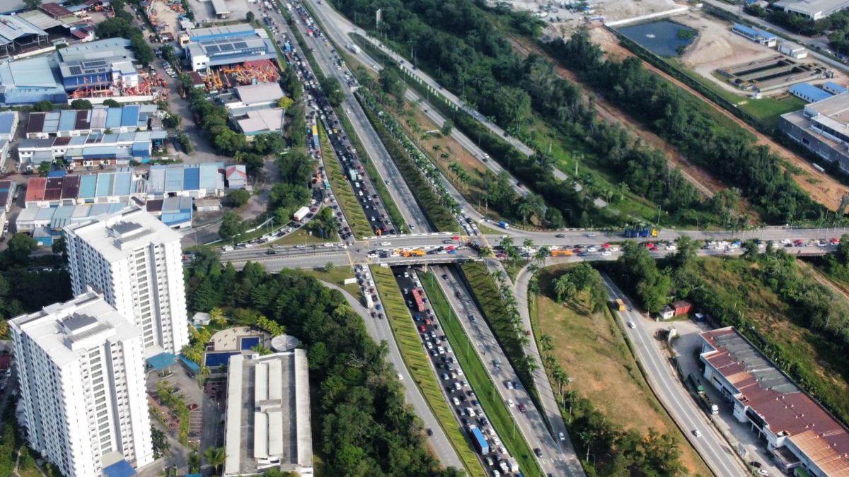 *已签发*柔(网文):新闻:巴西古当大道往柏伶方向交通打结 周边道路也阻塞 民众苦不堪言