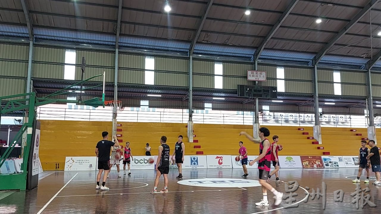 **已签发**柔:封面:【特稿】:久违大型赛事,陈诗圣杯篮球邀请赛票房反应热烈!