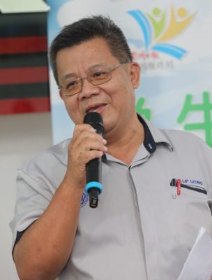 **已签发**柔:本报活动:EIK Engineering响应学生阅报计划 赞助星洲日报给新山16华小