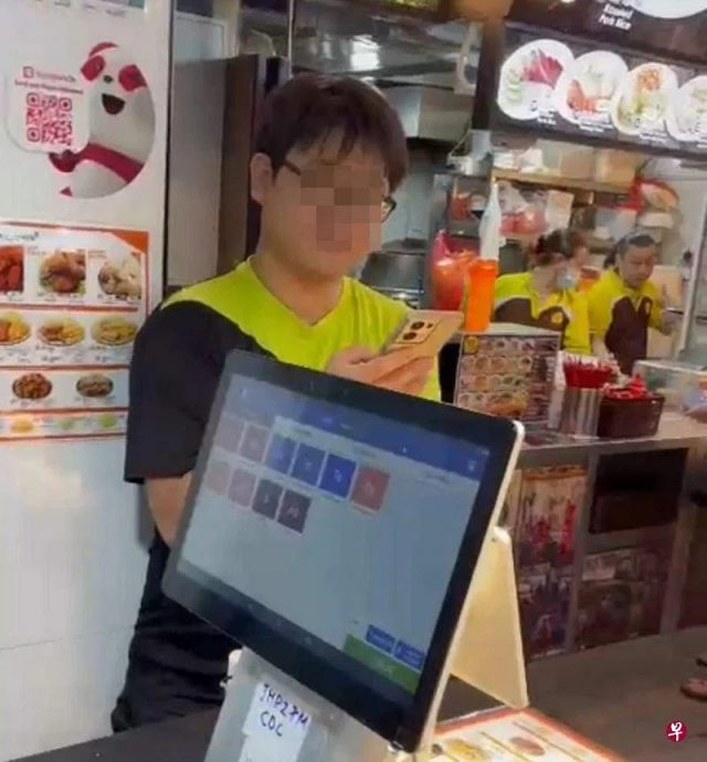 *已签发*柔:狮城二三事:不满等候时间过长 狮城送餐员大闹炸鸡摊