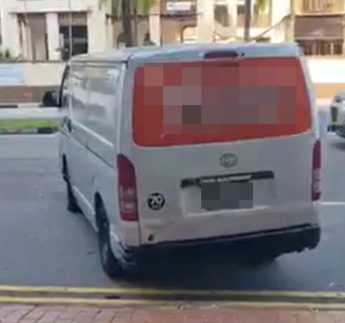 *已签发*柔:狮城二三事:涉毒司机撞路人 浑浑噩噩躺路边