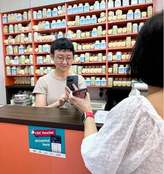 *已签发*柔:狮城二三事:狮城看中医也可用邻里购物券 有诊所病患增20%